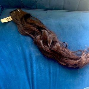 Brand new 24 inch clip in extensions color #2. Remi Indian hair. Last years.